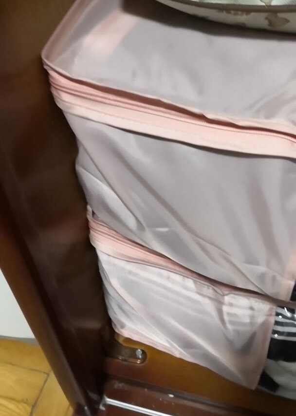 
质量不错，比较结实，空间也不小！收纳东