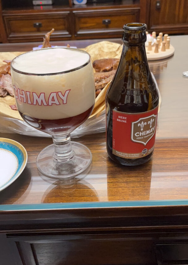 智美啤酒酒花香气非常浓郁，喝起来口感非常