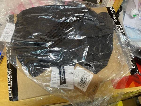 衣服包装还是一如既往的北面纸盒，不容易损