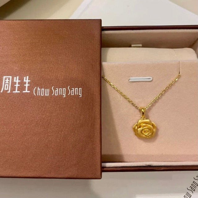送妈妈的一条万字素链配了个玫瑰花非