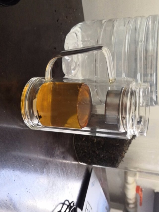 杯子挺厚实，杯底加厚设计，不容易炸裂。杯