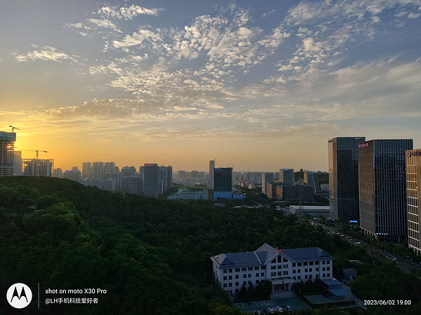 摩托罗拉手机拍照如何？大家可以看一看效果