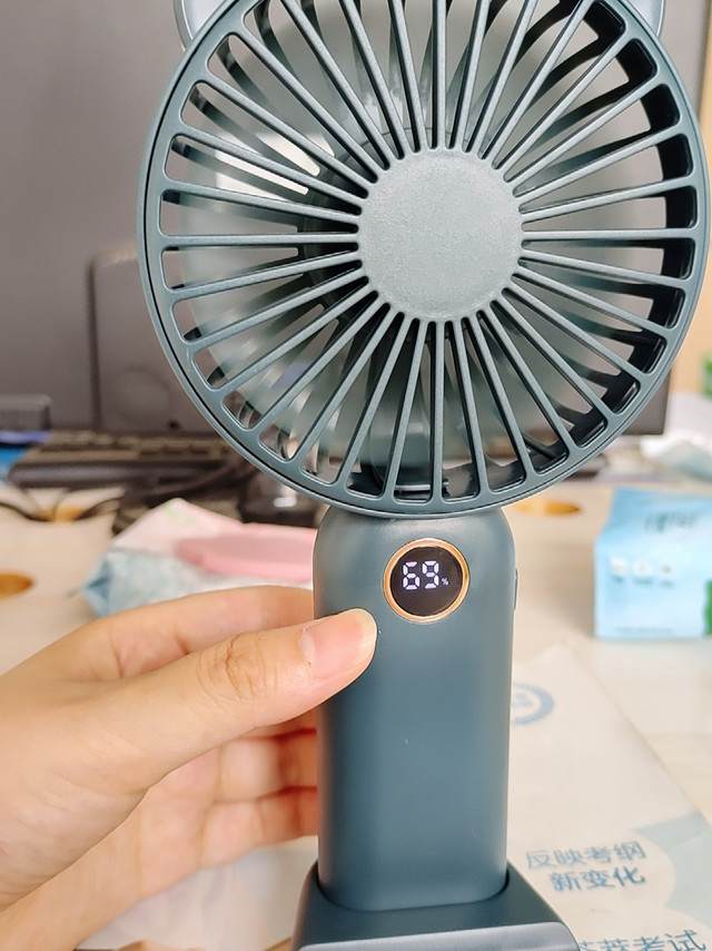 质量还行，就是感觉有色差