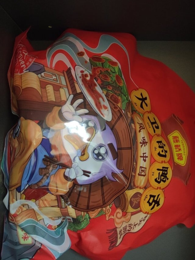 鸭舌味道很不错哦。香辣口味的比酱香口味的