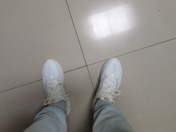 乔丹没毛病，脚感很轻，喜欢的朋友不要错过