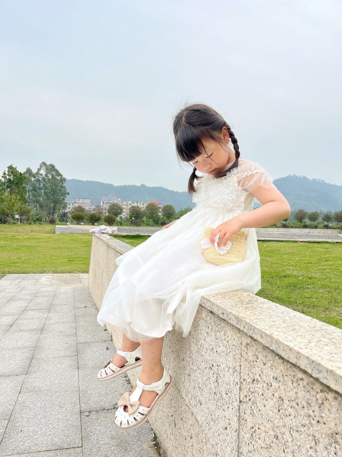 泰兰尼斯儿童凉鞋