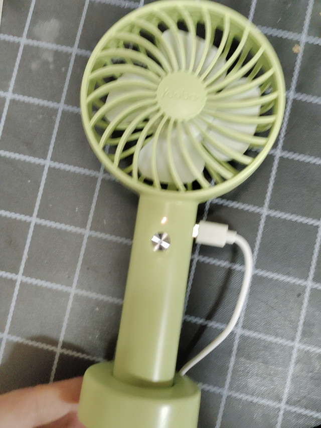 试用了一下，很静音，风力不错，风扇也挺小