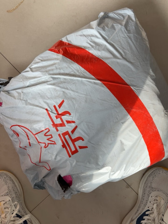 快递员送货很快。疫情期间还能这么快为京东
