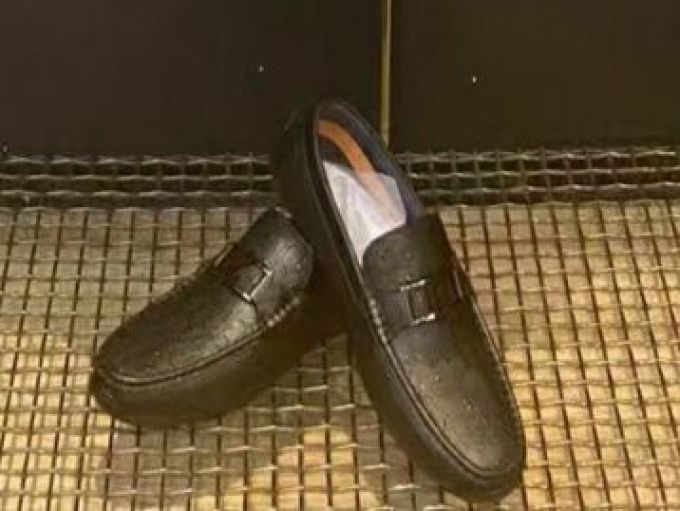 休闲皮鞋