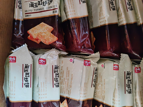 缸炉饼很有特色，香、酥、脆，表面鼓鼓