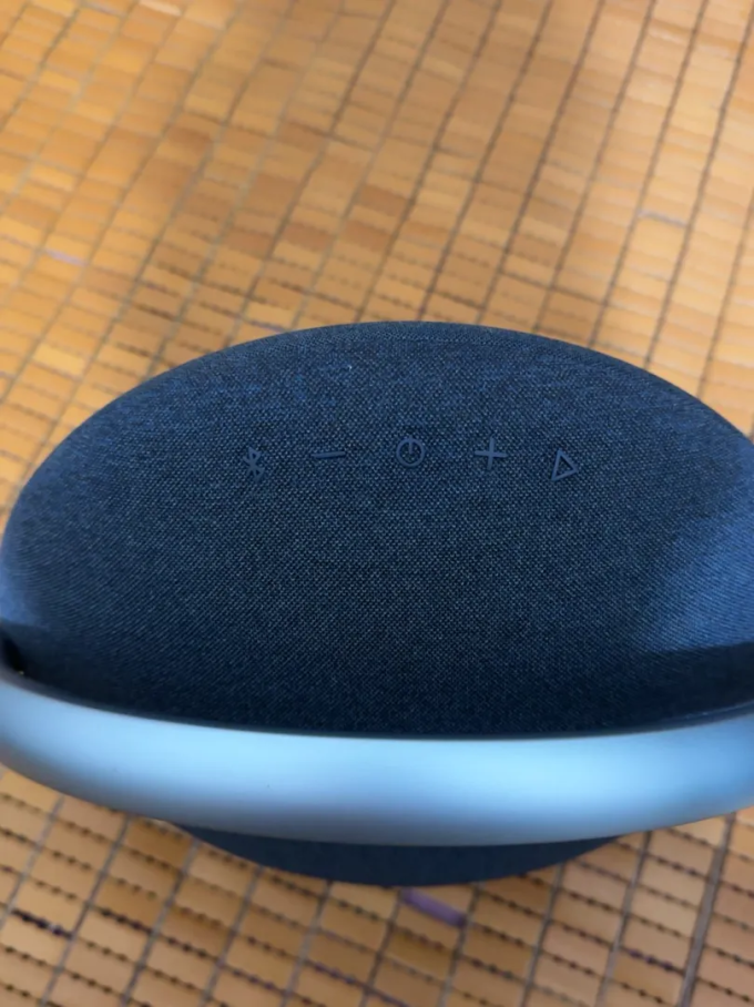 哈曼卡顿蓝牙音箱