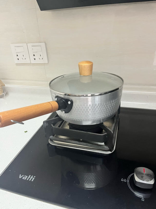 二次回购他家的汤锅了，之前买的红色款用了