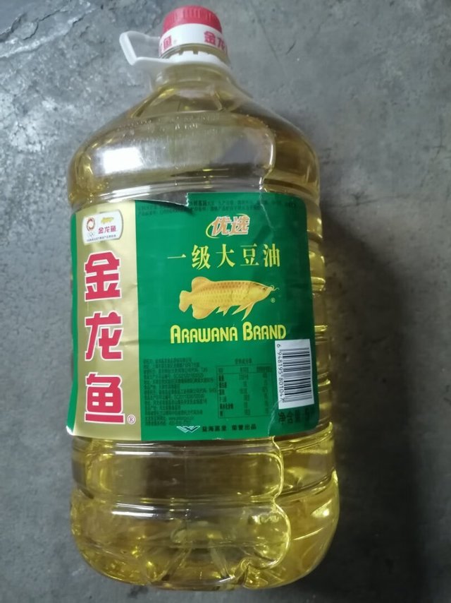 
收到时包装完好，日期也新鲜。油色看起来
