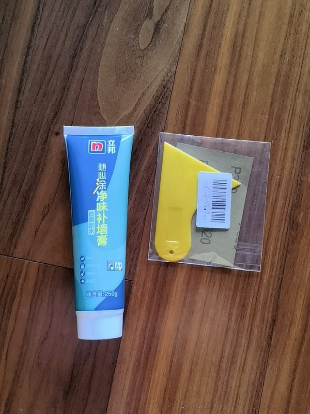 拿在手里分量很足，还有送了工具，还不错，