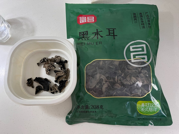 很少几颗能泡出一大碗，质量挺好泡完形状