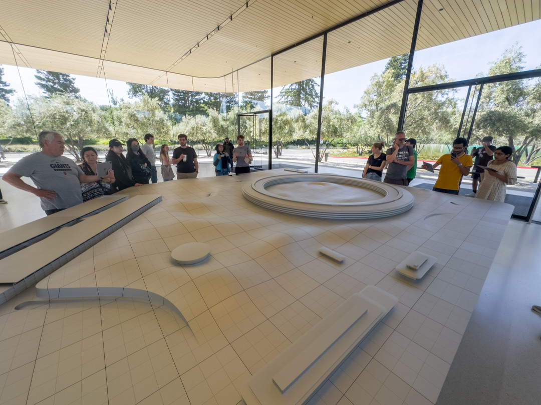 与库克合影,见证 Vision Pro 的发布,在Apple Park里观看WWDC23 是什么样的体验?