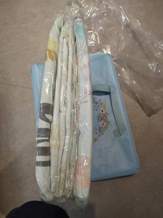 老公签收的，他说布料摸着挺舒服