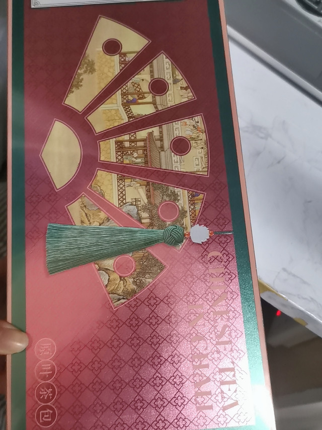 还蛮划算的，买来送人的，所以不知道口味如