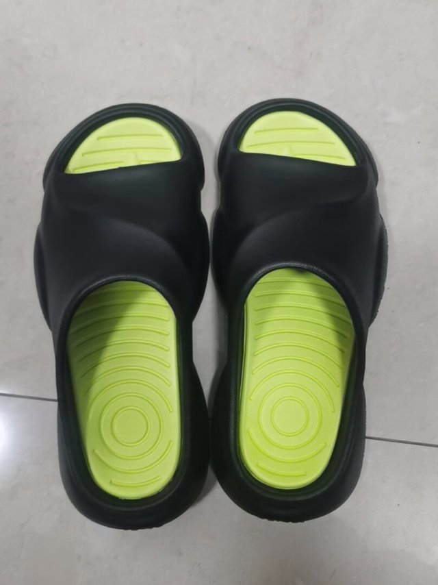 京东京造终于出了自己的运动拖鞋，按照正常