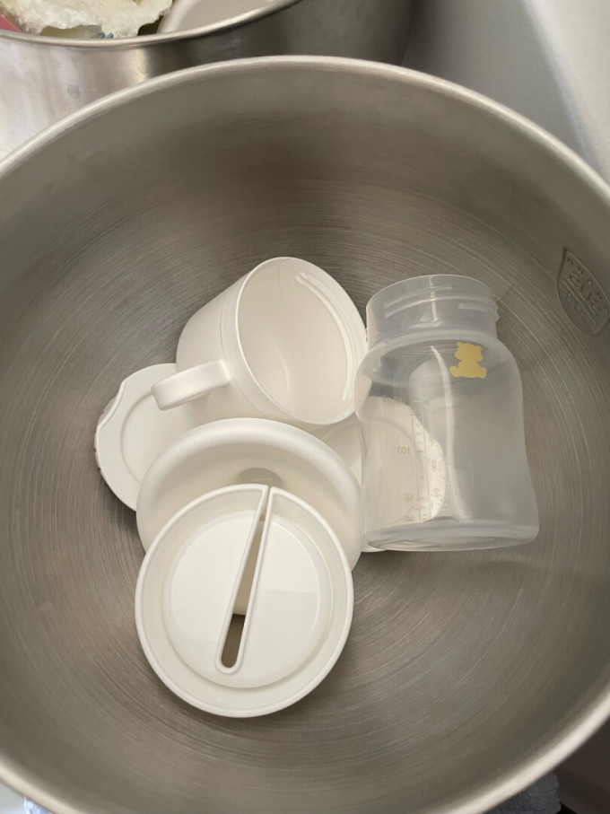 小白熊电动吸奶器