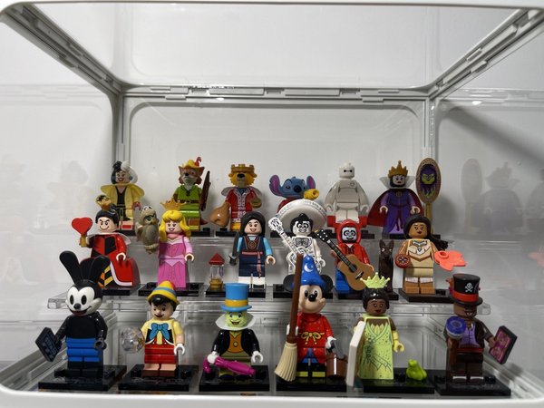 玻璃材质的手办展示盒，果然更通透了