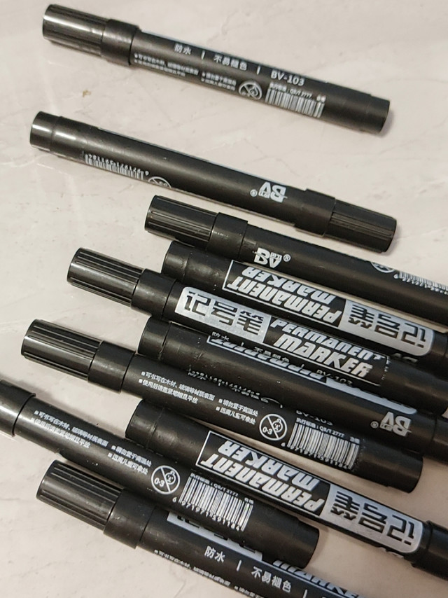 这个记号笔特别好写的水特别多，并且发货快