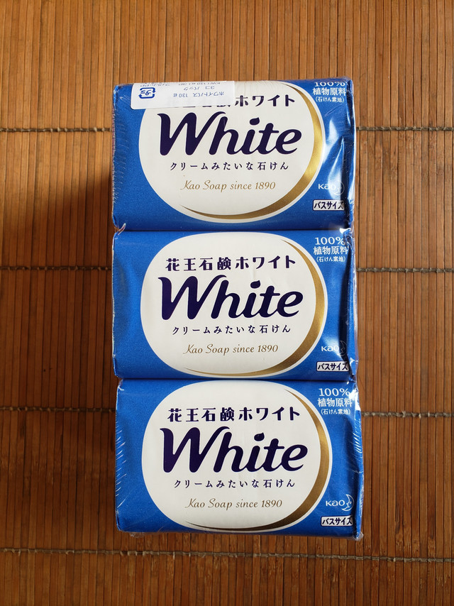
打开快递盒可以闻到很浓的香味。香皂是马