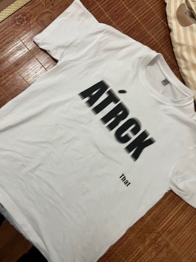 衣服上身效果很不错，白色的永远百搭，帅气