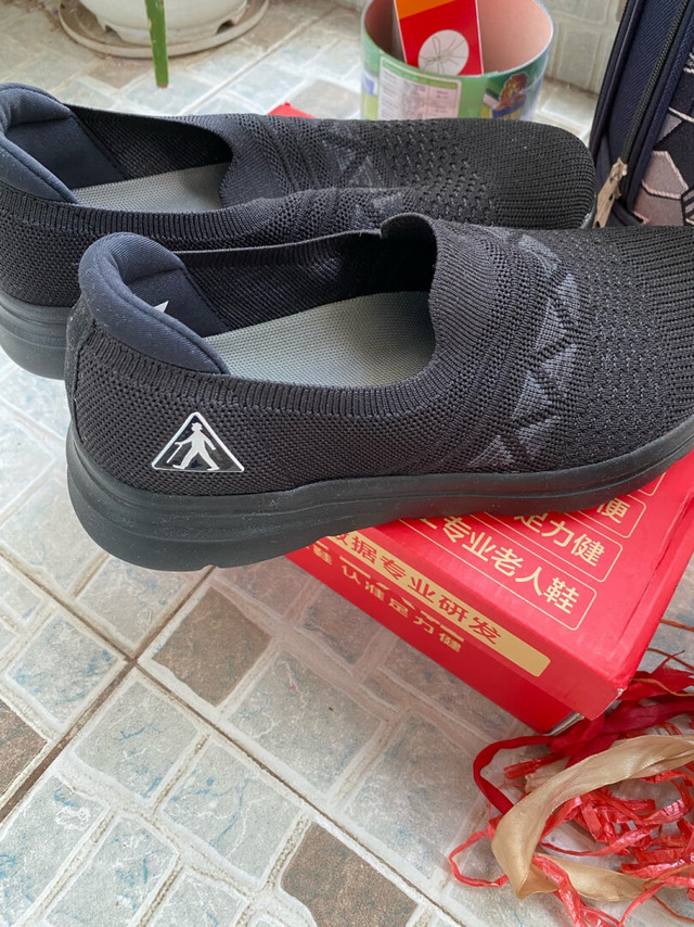 
老爸穿着很舒服，护脚轻快。


