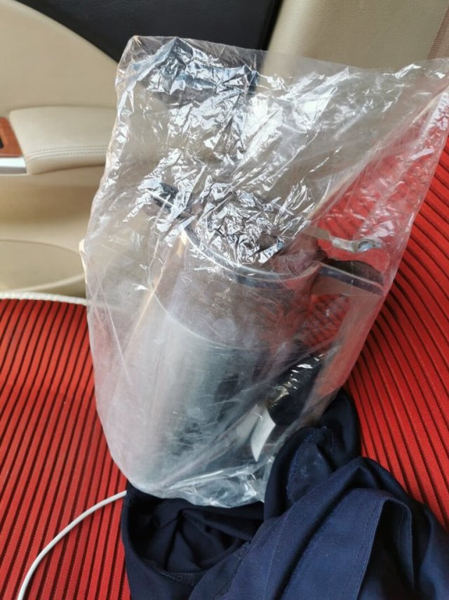 外出非常方便的一款，放在车里很稳，壶盖设