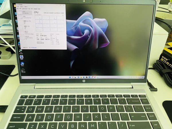 其他特色拿在手上很轻盈一本书的重量外观