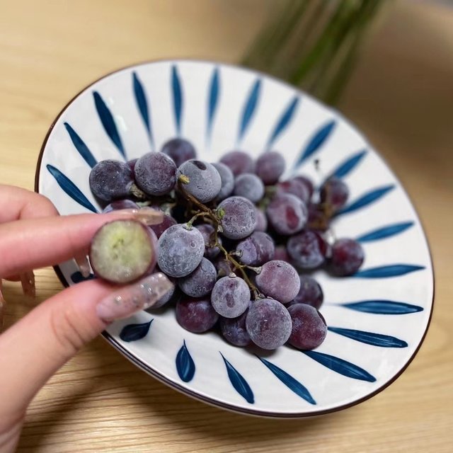 冰冻葡萄是我吃不够的水果呀