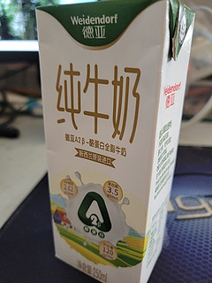 原产新西兰的全脂纯牛奶