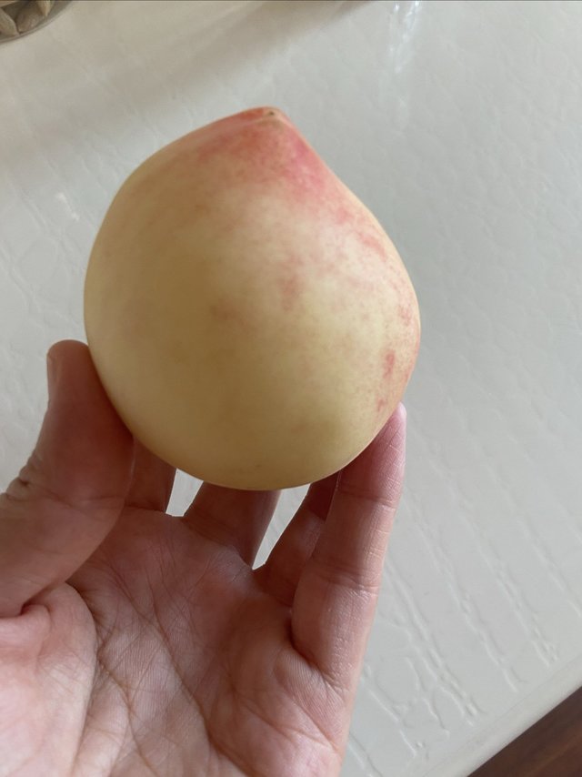 甜蜜多汁的小白桃，趁着好价买点回来吧！
