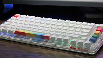 键言键语 篇102：手感颜值双升级，这次来点不一样，米物Z830 Pro彩虹像素机械键盘体验 