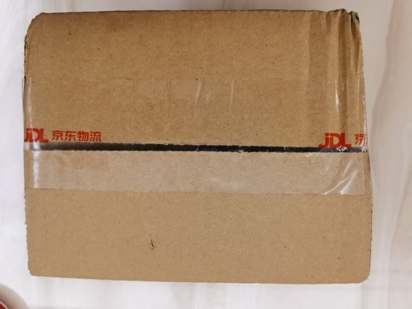 商品外包装包装的很好，先有纸箱还加了防震
