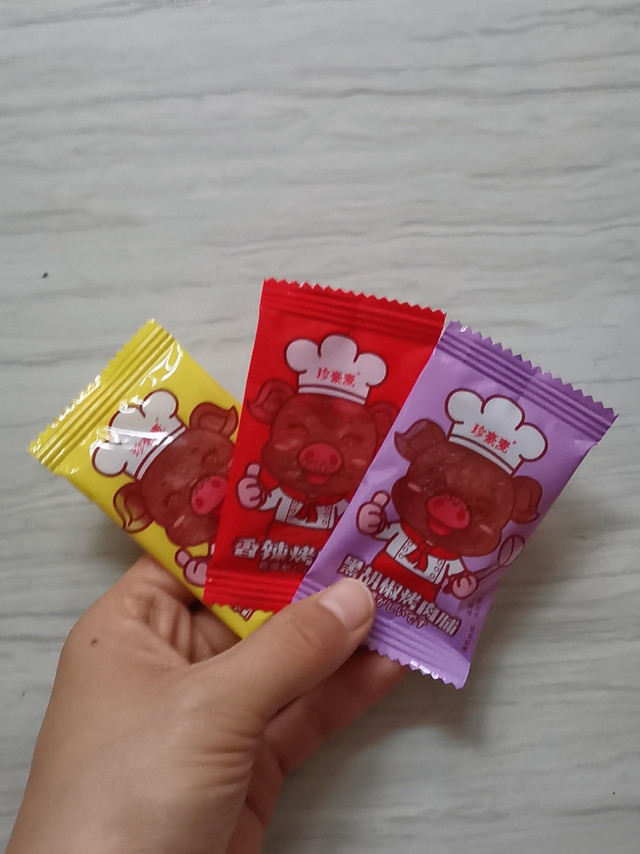 挺好吃的，一口一包，很快就吃完了