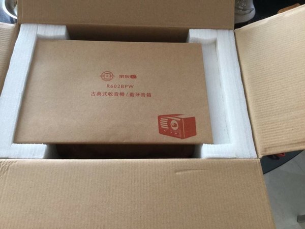 看到这款收音机让我想起来了很多年前的事情