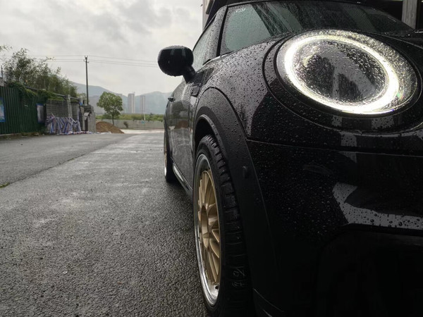 车型：宝马MINICooperS轮