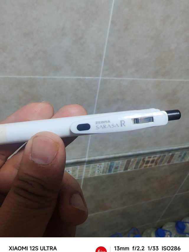 一个写的畅快，用的舒服的中性笔