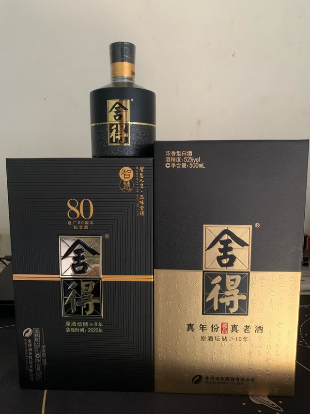 包装设计：黑色相对比较低调奢华，我喜欢