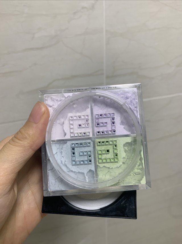 使用前需要摇一摇的不只是奶茶，还有散粉