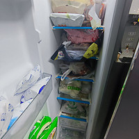 618塞满了冰箱冷冻区