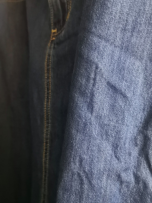 裙子大小很合适，薄款的，夏天也可以穿，牛