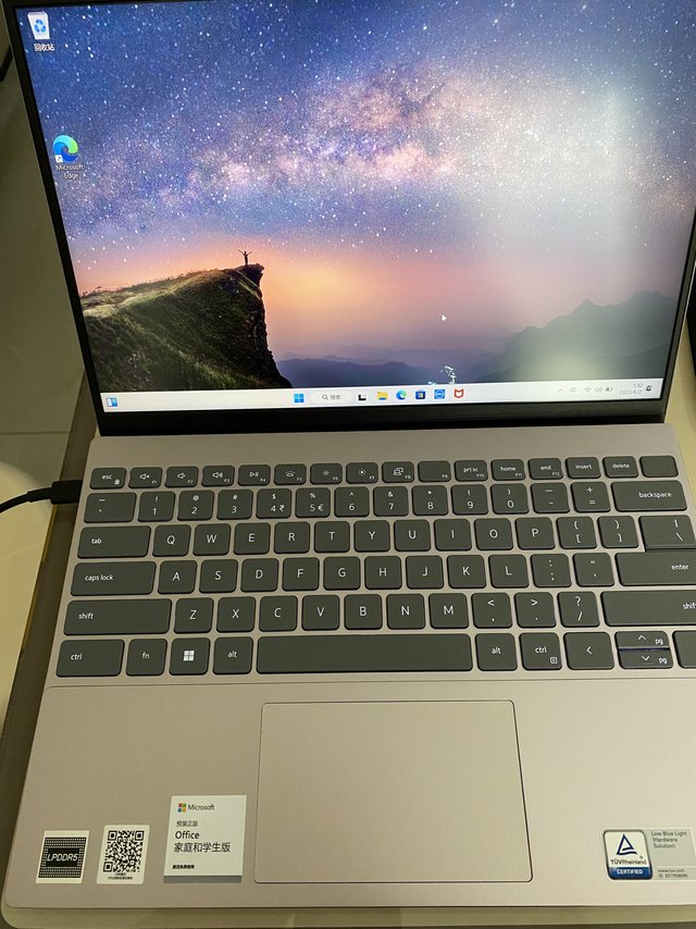 我买的这款戴尔的电脑到货很快，外观也非常