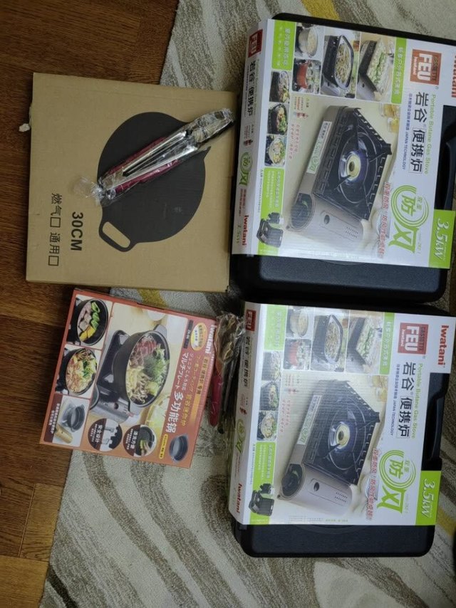 卡式炉还没用，看着很大气。烤盘很超级好用