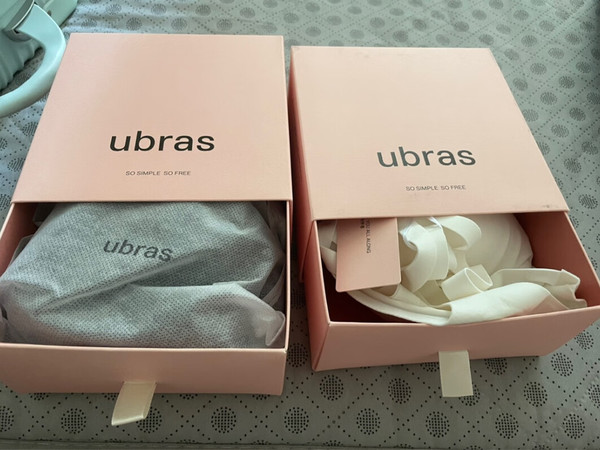 
盲盒很划算，是同款一件白色一件黑色的款