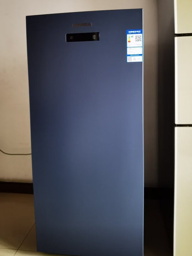 澳柯玛这款冰柜外观大气，实用美观，降温很