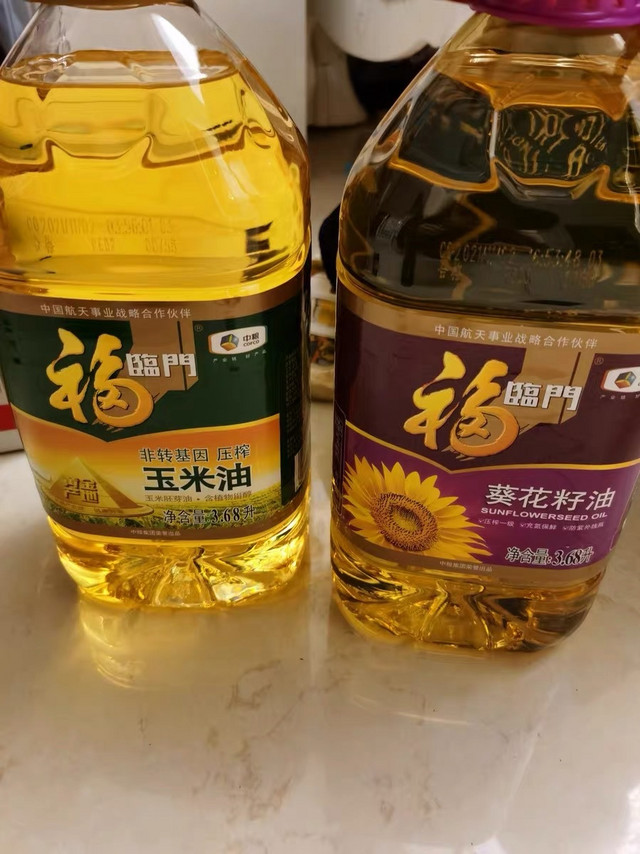 福临门大品牌值得信赖，玉米油和葵花籽油。