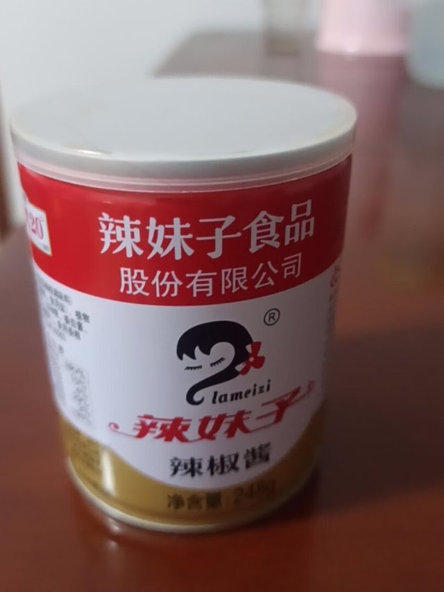 打开一股浓浓的辣椒香味，吃起来有点小时候